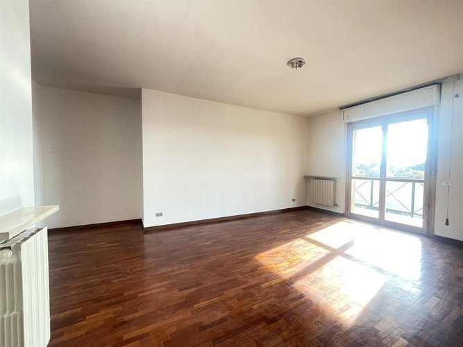 LUMINOSO TRILOCALE CON BOX E CANTINA NEL CUORE DI LONGUELO Bergamo