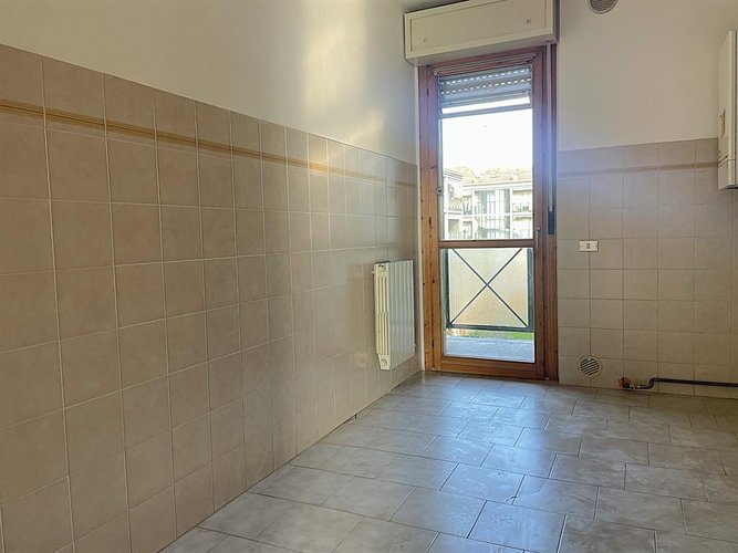 LUMINOSO TRILOCALE CON BOX E CANTINA NEL CUORE DI LONGUELO Bergamo