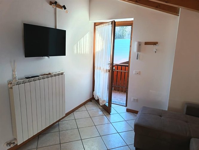 Serina, meravigliosa mansarda con box auto Serina