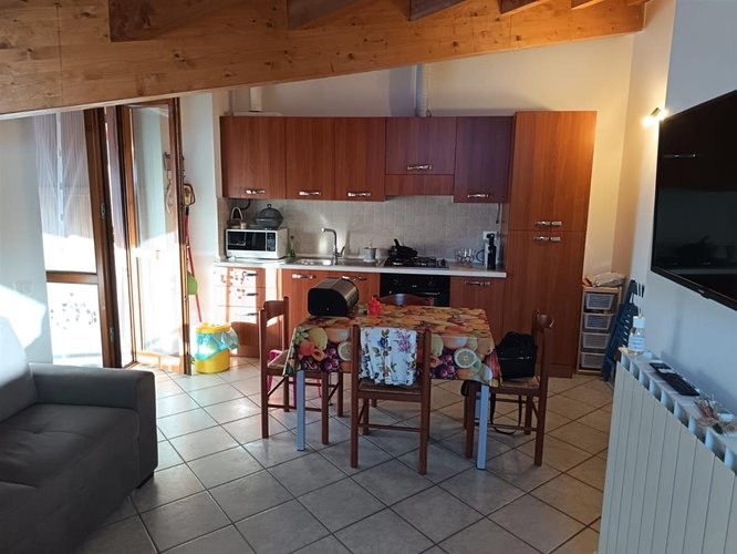 Serina, meravigliosa mansarda con box auto Serina