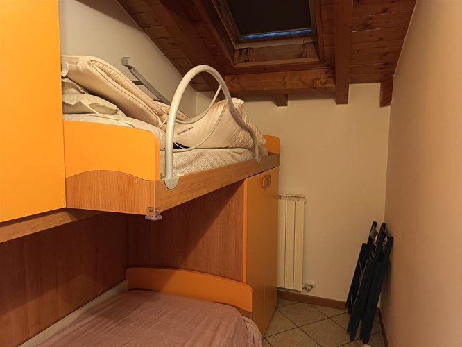 Serina, meravigliosa mansarda con box auto Serina