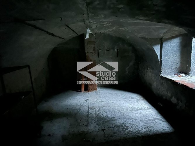 Porzione di casa indipendente da cielo a terra – da ristrutturare Osio Sotto