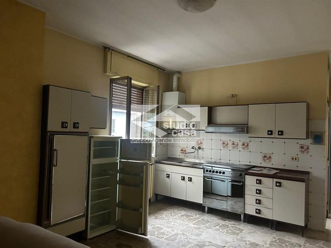 Porzione di casa indipendente da cielo a terra – da ristrutturare Osio Sotto