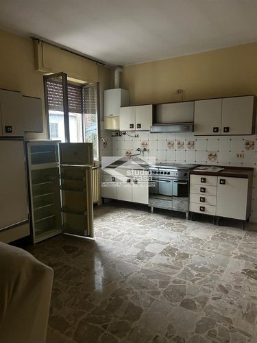 Porzione di casa indipendente da cielo a terra – da ristrutturare Osio Sotto