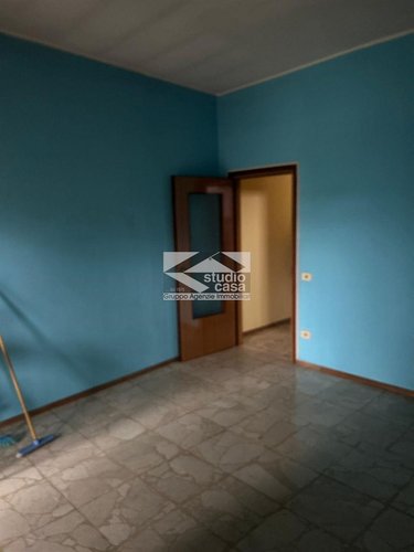 Porzione di casa indipendente da cielo a terra – da ristrutturare Osio Sotto