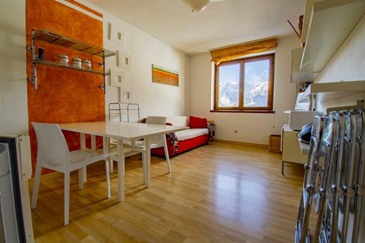 Foppolo perla Orobica dell’Alta Valle Brembana panoramico bilocale arredato con ski-box Foppolo