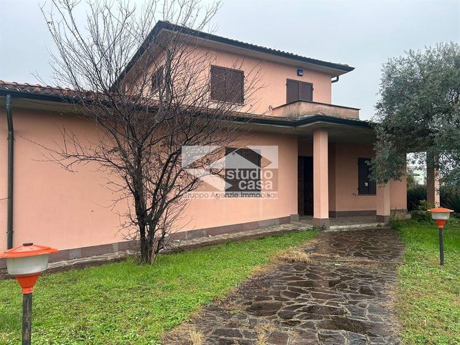 VILLA immersa nel verde con ampi spazi per voi e la vostra famiglia? Lurano