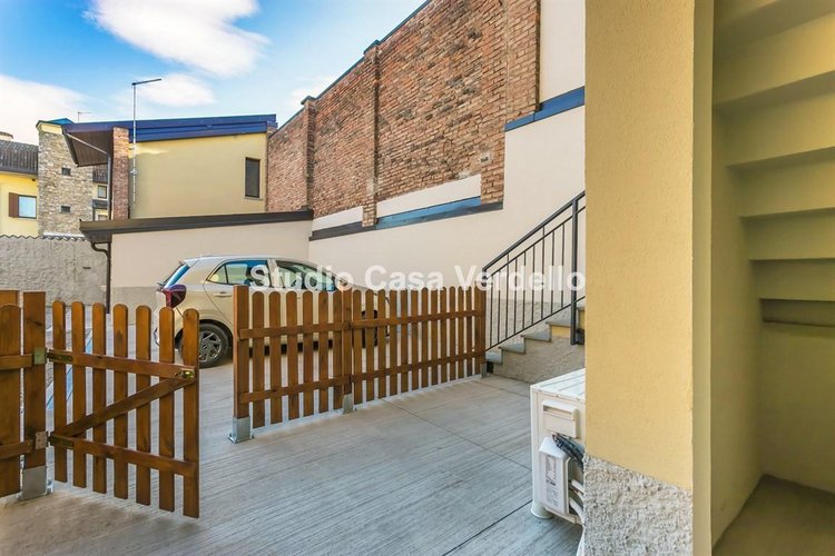 Bilocale indipendente su due livelli – Ristrutturato a nuovo!