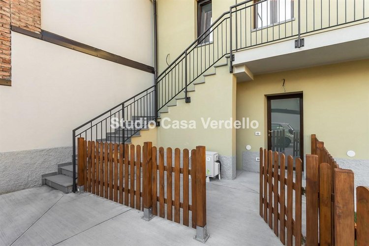 Bilocale indipendente su due livelli – Ristrutturato a nuovo! Ciserano