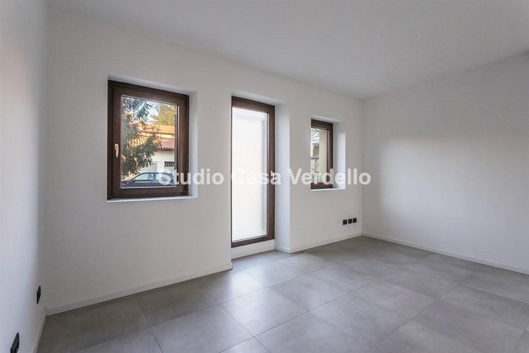 Bilocale indipendente su due livelli – Ristrutturato a nuovo! Ciserano