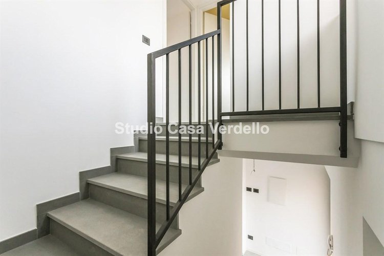 Bilocale indipendente su due livelli – Ristrutturato a nuovo! Ciserano