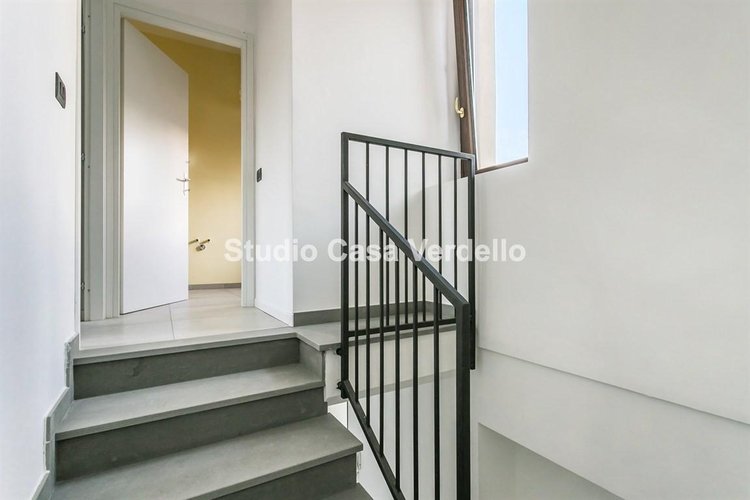 Bilocale indipendente su due livelli – Ristrutturato a nuovo! Ciserano