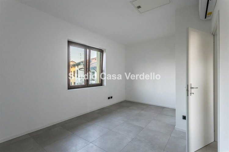 Bilocale indipendente su due livelli – Ristrutturato a nuovo! Ciserano