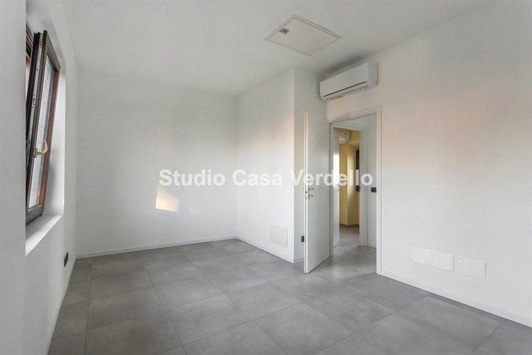 Bilocale indipendente su due livelli – Ristrutturato a nuovo! Ciserano