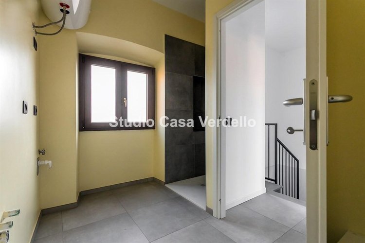 Bilocale indipendente su due livelli – Ristrutturato a nuovo! Ciserano