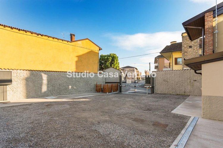 Bilocale indipendente su due livelli – Ristrutturato a nuovo! Ciserano