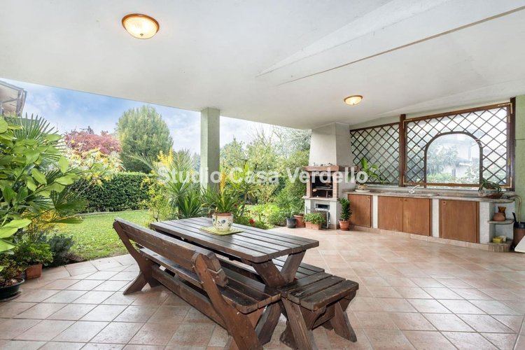 Porzione di Villa Bifamiliare – Un Rifugio di Tranquillità ed Eleganza Verdellino