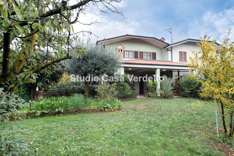 Porzione di Villa Bifamiliare – Un Rifugio di Tranquillità ed Eleganza Verdellino