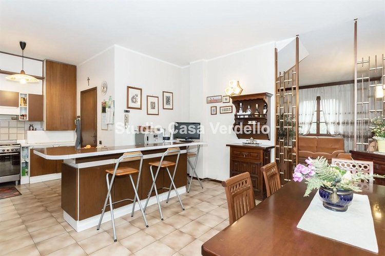 Porzione di Villa Bifamiliare – Un Rifugio di Tranquillità ed Eleganza Verdellino