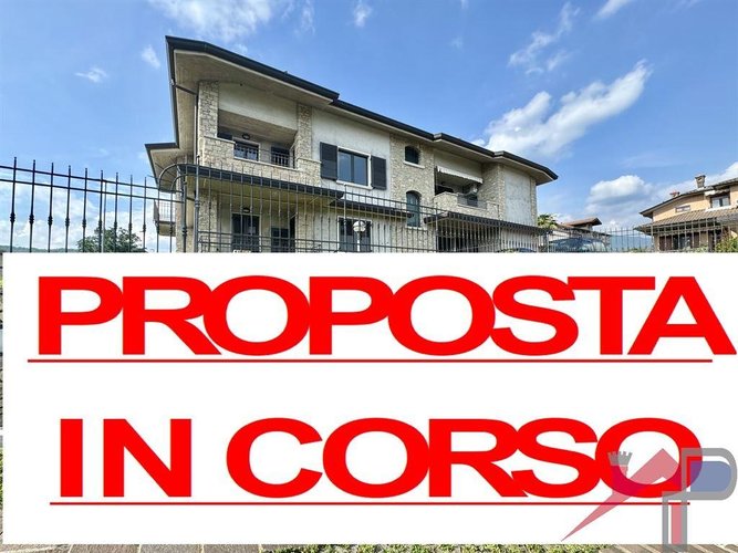 Ampio quadrilocale con giardino privato Almenno San Salvatore