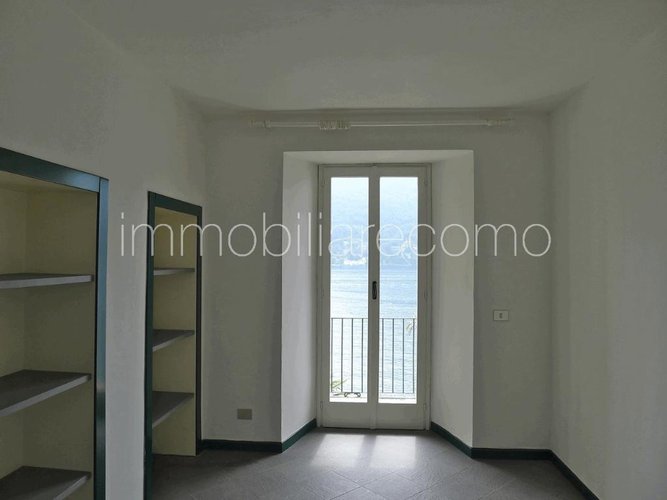 MOLTRASIO fronte lago Moltrasio