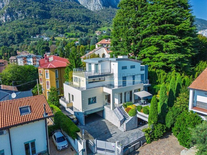 Villa 10 locali - Rif. VillaCastello1 Lecco