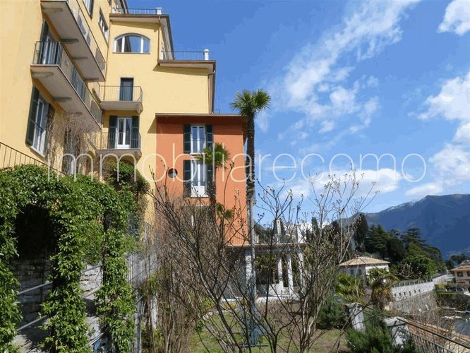 MOLTRASIO fronte lago Moltrasio