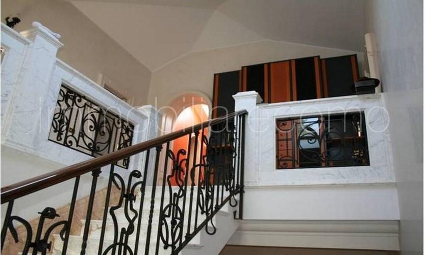 Cernobbio prestigiosa villa in posizione panoramica Cernobbio