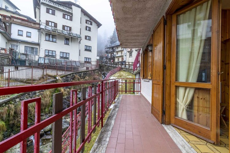 Foppolo, accogliente bilocale con cantina e posto auto Foppolo