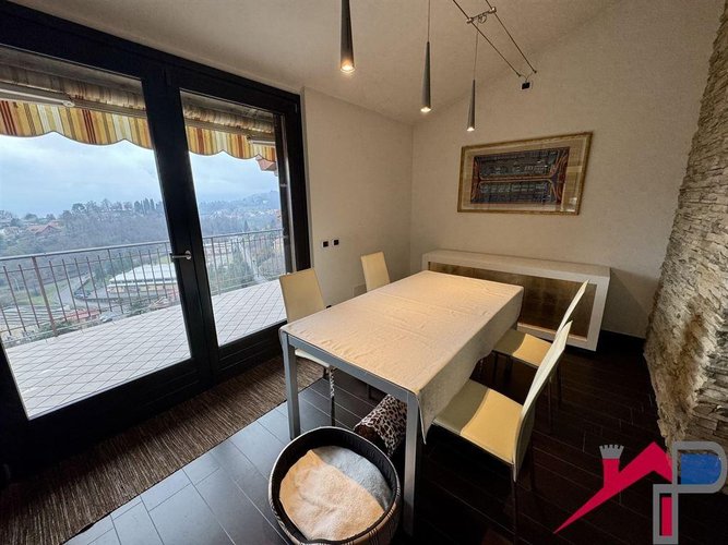 Trilocale ristrutturato Caprino Bergamasco