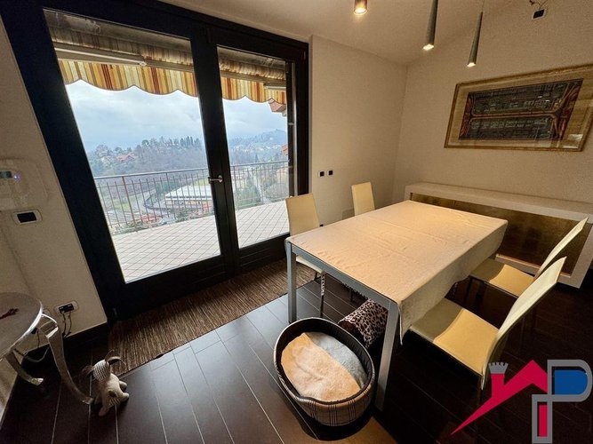 Trilocale ristrutturato Caprino Bergamasco