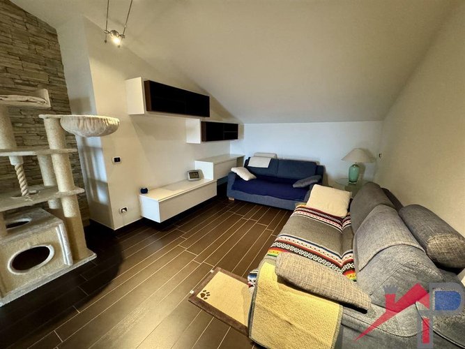 Trilocale ristrutturato Caprino Bergamasco