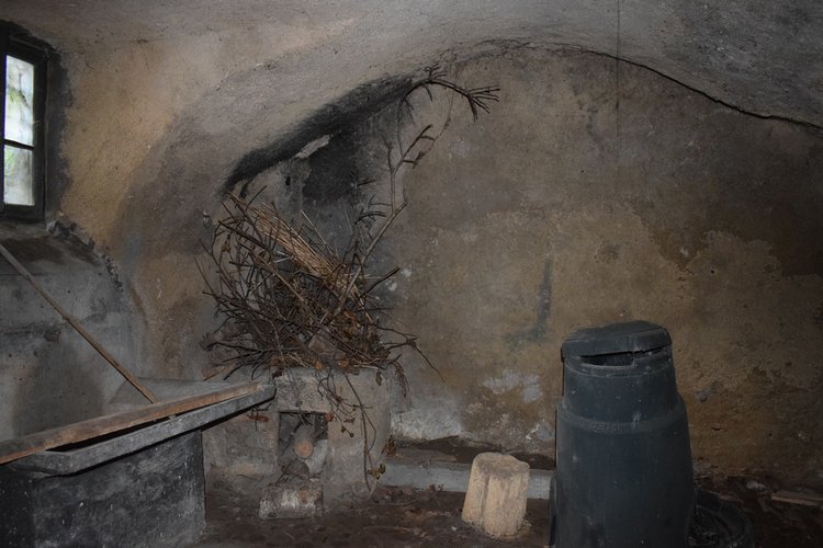 Serina centro storico, ai piedi della Mole del Monte Alben, indipendente fabbricato storico Serina