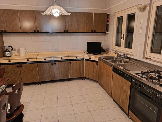 Serina, in villetta a schiera di testa, ampio e luminoso appartamento Serina