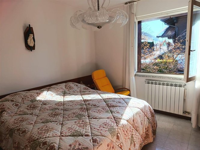 Serina, in villetta a schiera di testa, ampio e luminoso appartamento Serina