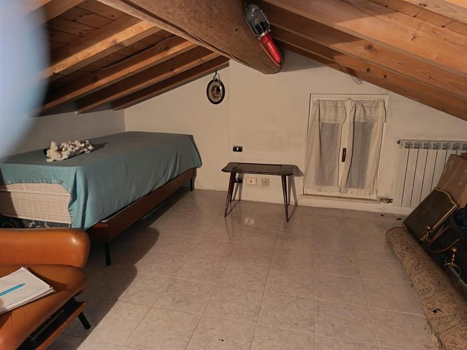 Serina, in villetta a schiera di testa, ampio e luminoso appartamento Serina