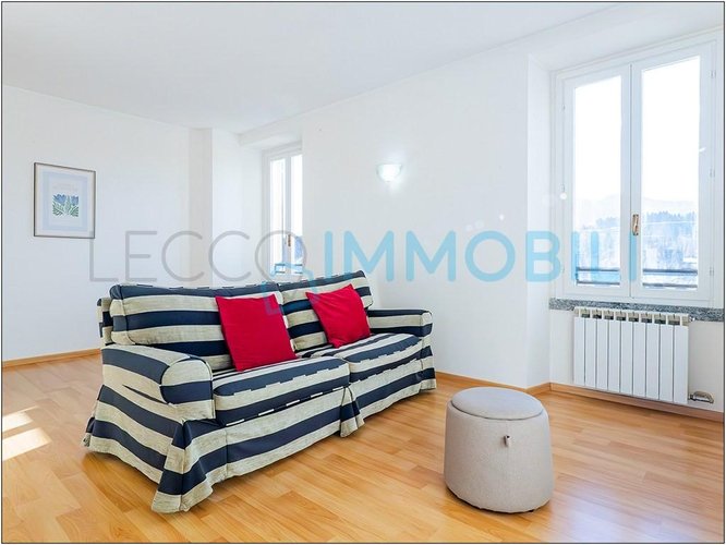 LA CASA CHE FA LUCE Galbiate