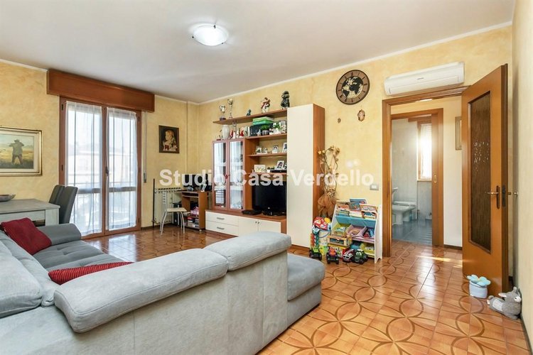 TRILOCALE CON BOX, CANTINA E ARREDI COMPRESI – OTTIMA OPPORTUNITÀ Verdellino