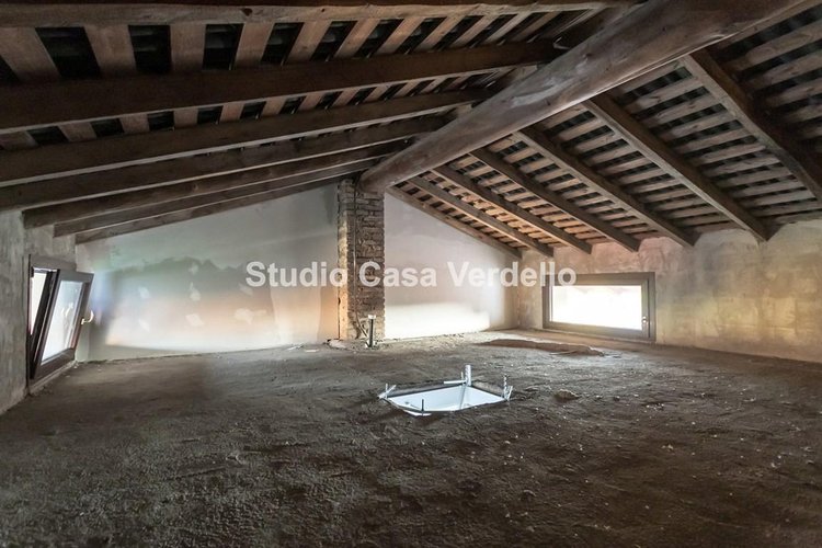 Bilocale indipendente su due livelli – Ristrutturato a nuovo! Ciserano