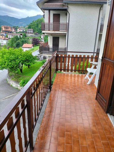 Serina Bagnella, imperdibile bilocale con vivibile terrazza angolare e grande box auto Serina