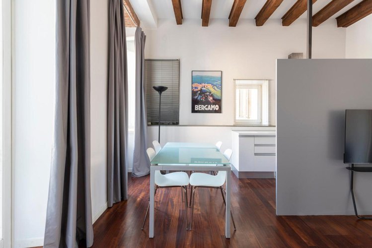 AFFITTASI GRANDE BILOCALE IN CITTA' ALTA