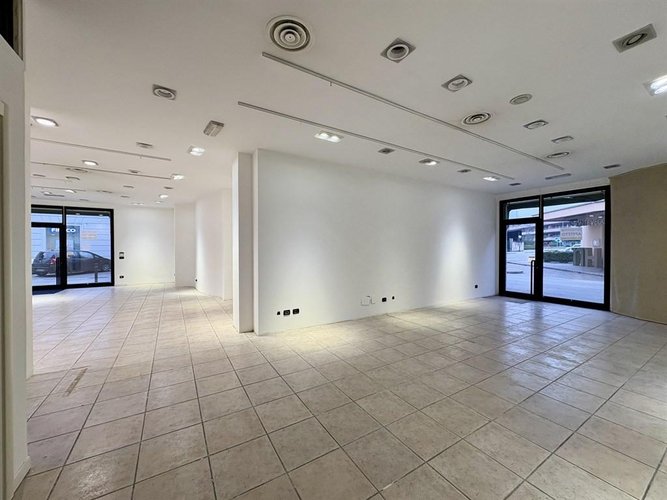 Negozio 2 locali - Rif. NegozioVisconti Lecco