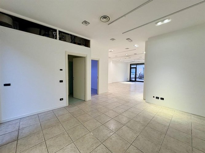 Negozio 2 locali - Rif. NegozioVisconti Lecco