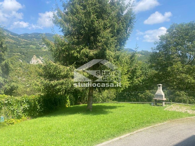 IMMERSA NEL VERDE! Brumano