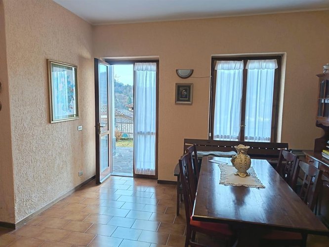 Cornalba Passoni, luminoso trilocale con giardino Cornalba