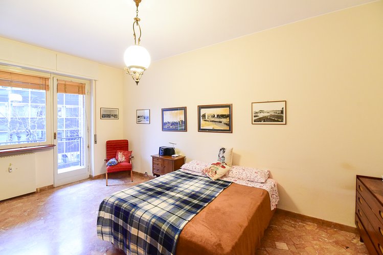 (6.26) Trilocale con terrazzo e balconi Como