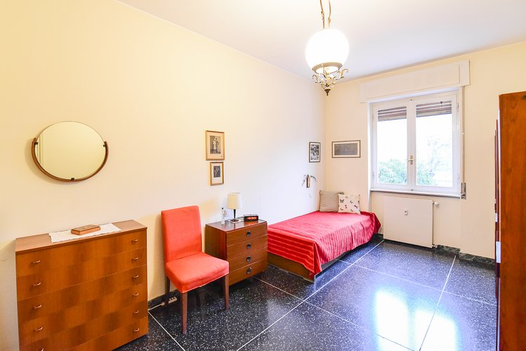 (6.26) Trilocale con terrazzo e balconi Como