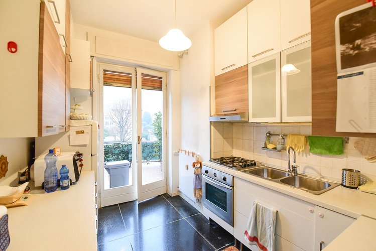 (6.26) Trilocale con terrazzo e balconi Como