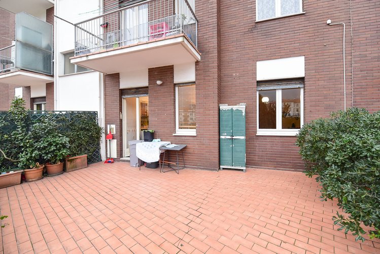 (6.26) Trilocale con terrazzo e balconi Como