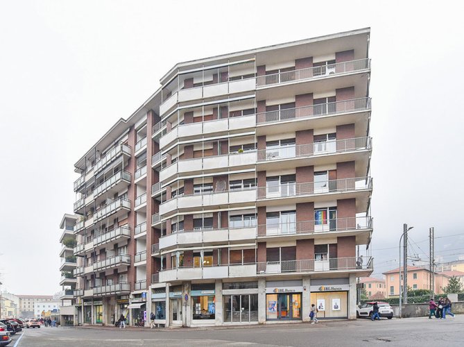 (6.26) Trilocale con terrazzo e balconi